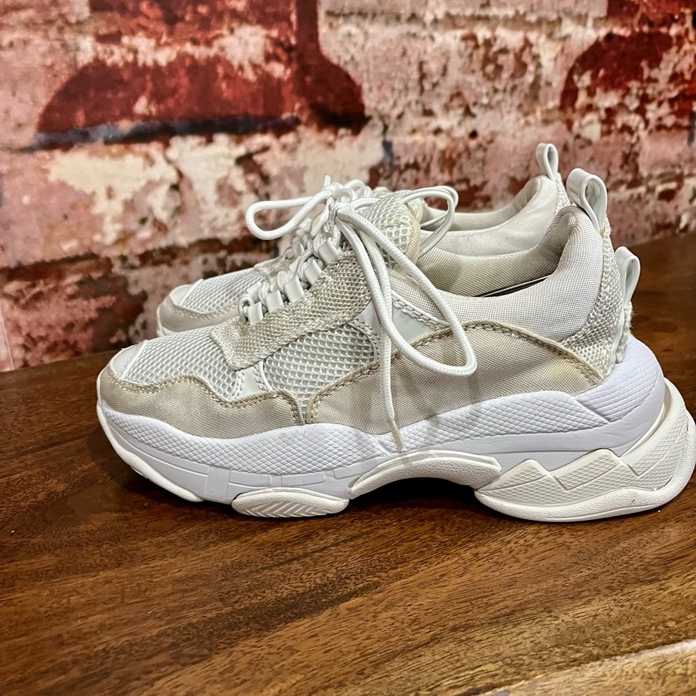PREOWNED JEFFREY CAMPBELL SZ 7.5 WHITE PATENT MESH SNEAKERS